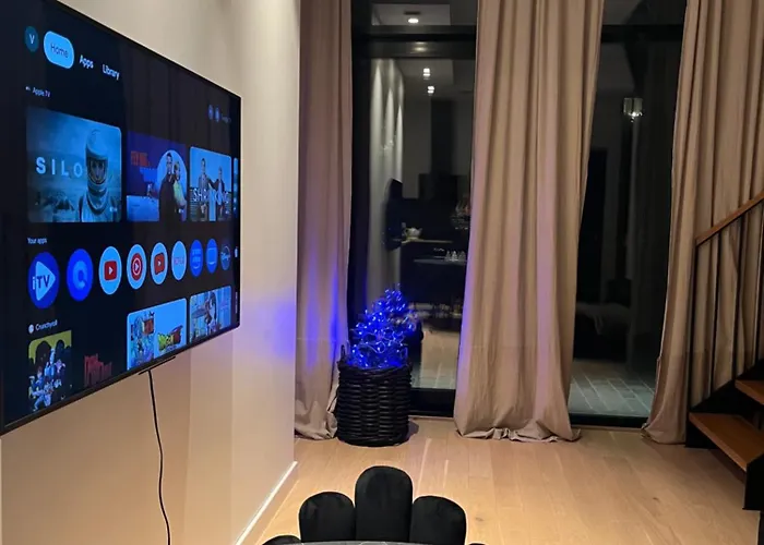 Chic Duplex Near Sea And Old Town In Aria דירה *